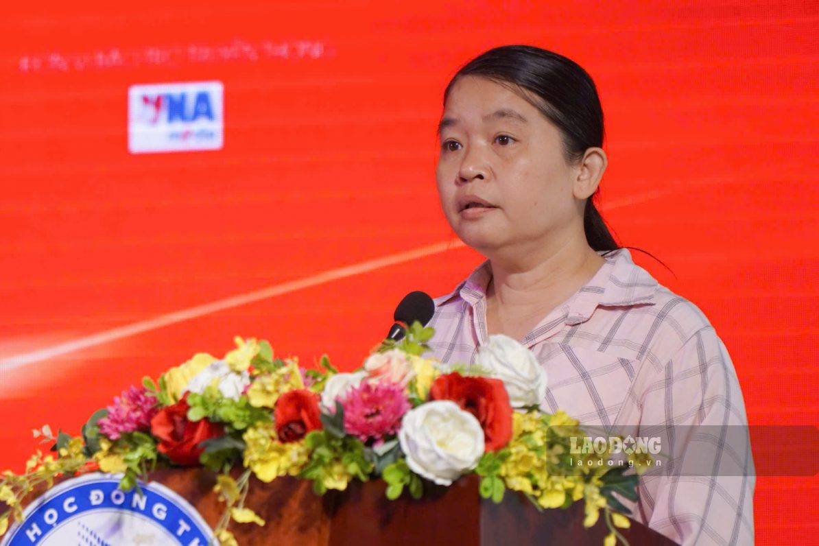 Bà Trần Kim Dương (sinh năm 1982, khóm Mỹ Thuận, phường Mỹ Trà) chia sẻ tại chương trình. Ảnh: Tạ Quang