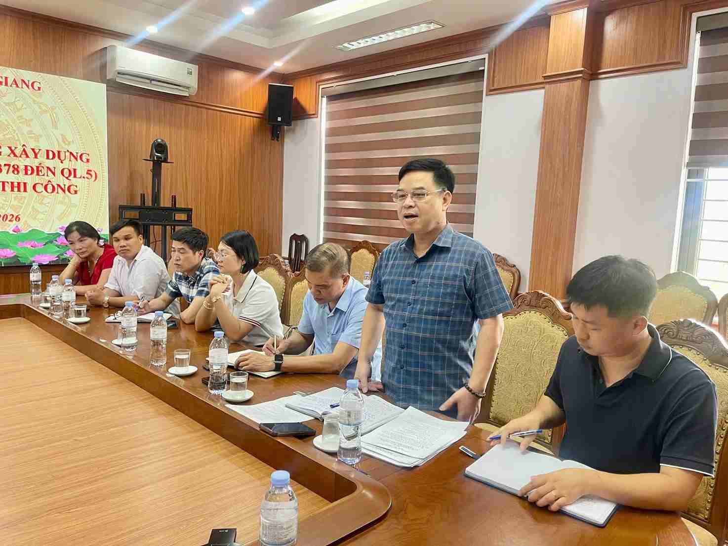 Conference on handover of construction site for Ring Road 3.5 Project (section from DT. 378 to QL. 5). Photo: Van Giang Commune