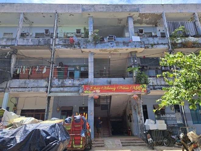 Hoa Minh Apartment Building (Da Nang City) was put into use in 2001 and expired in 2021. Photo: Nguyen Linh