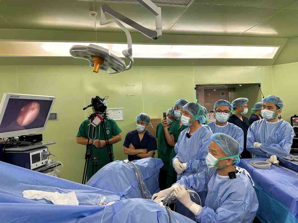 Prostate hypertrophy easily leads to dangerous complications such as kidney failure if treated late. Photo: Dieu Hien
