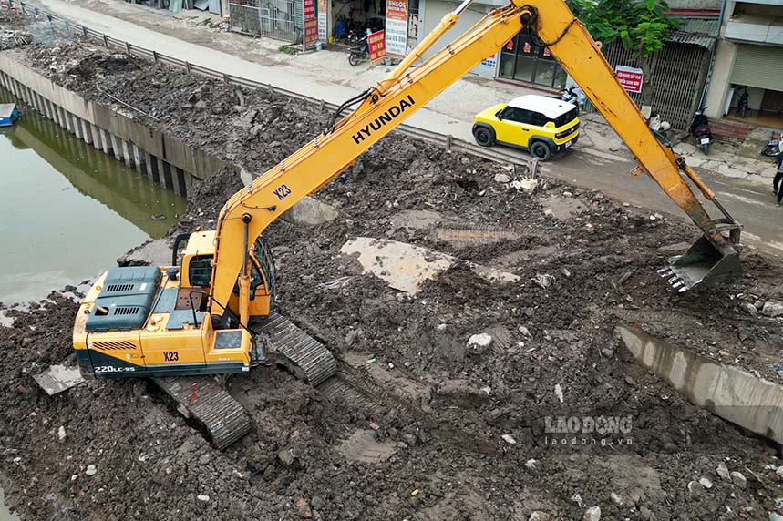Hanoi accelerates the progress of upgrading the downstream Kim Nguu River. Photo: Huu Vu