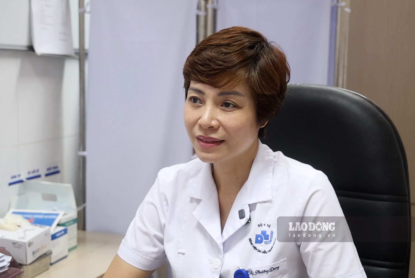 BSCKII Vu Thi Phuong Dung shares about how to use sunscreen effectively. Photo: Duong Anh