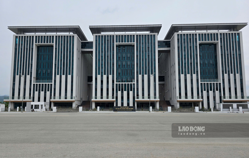 El Departamento de Educación y Formación recibió instrucciones para reducir 596 puestos de funcionarios públicos después de organizar el examen de reclutamiento. Foto: Trong Loc