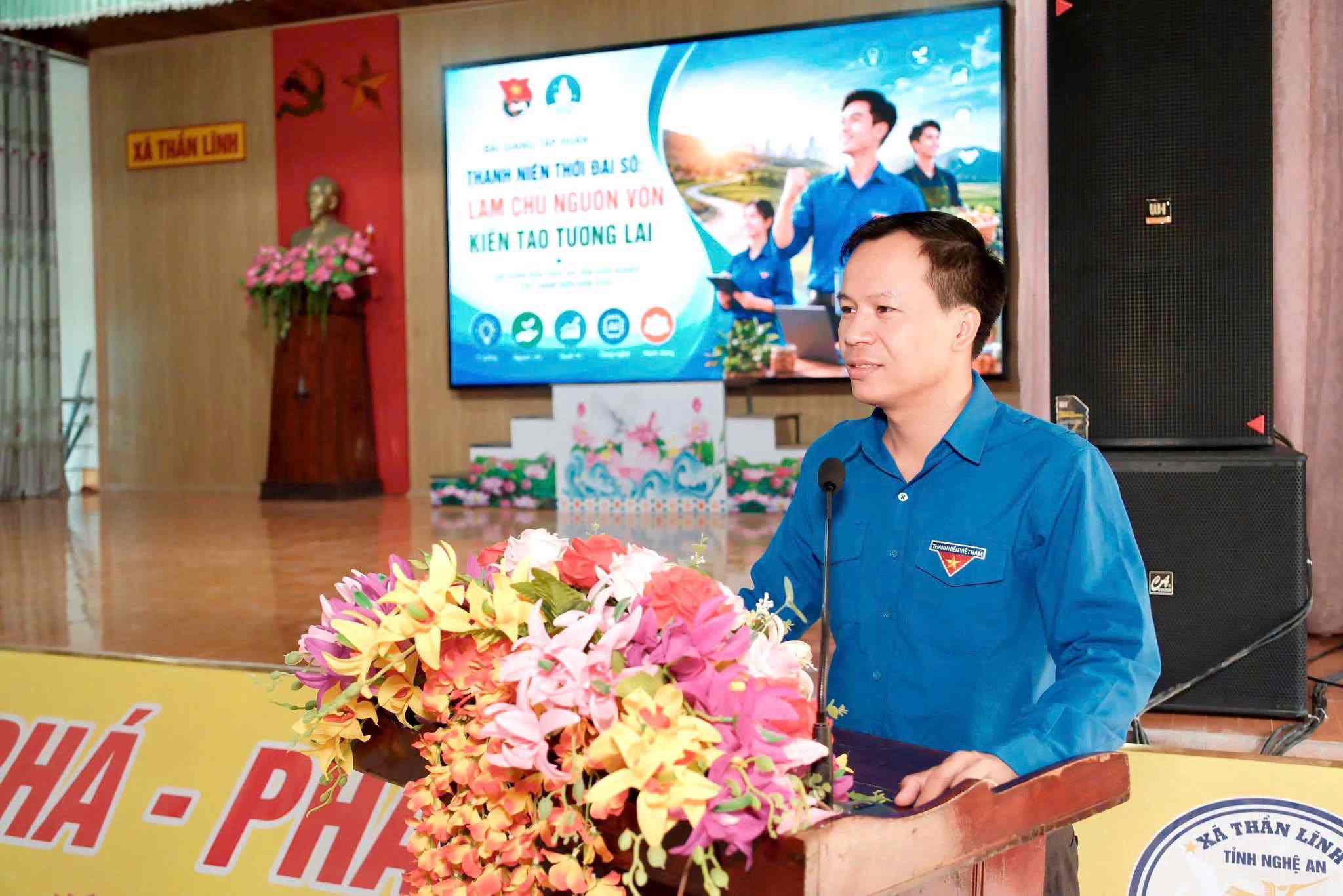 Representatives of Nghe An Provincial Youth Union speak at the training program on startup capital borrowing knowledge for youth in 2026 in Than Linh commune. Photo: Nghe An Provincial Youth Union