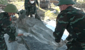 Expanding the search scope after discovering martyrs' remains in the Huong Thuy station area. Photo: Hue City Military Command