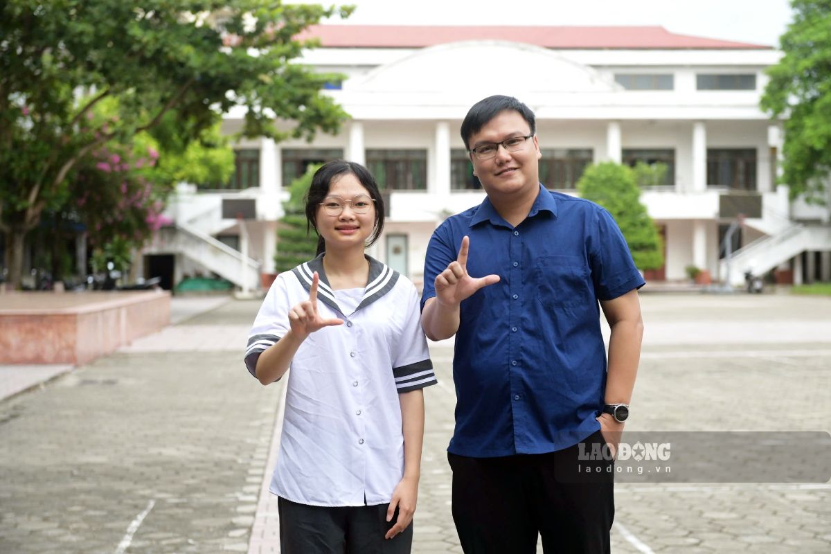 Nguyen Thi Bich Ngoc - a 12th grade student specializing in Physics, Le Hong Phong High School for the Gifted - won a Gold Medal at the 56th International Physics Olympiad. Photo: Luong Ha