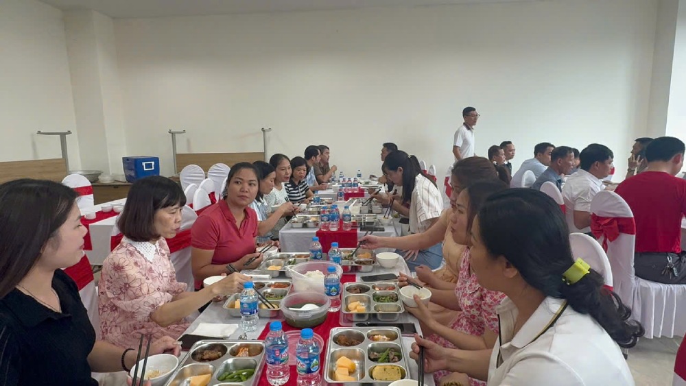 10 years of implementing Resolution 7c, 6,838 officials, union members, and workers in the Vietnam Education Union have enjoyed increased value meals. Photo: Vietnam Education Union