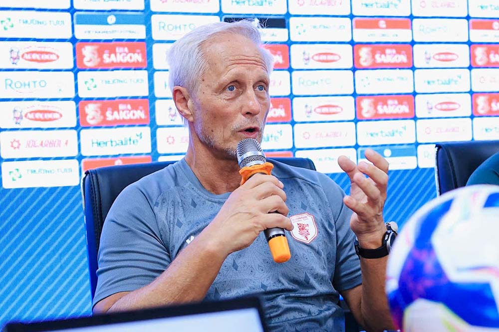 L'entraîneur Jorn Andersen reconnaît que l'équipe du Myanmar a rencontré de nombreuses difficultés face à l'équipe du Vietnam. Photo: VFF