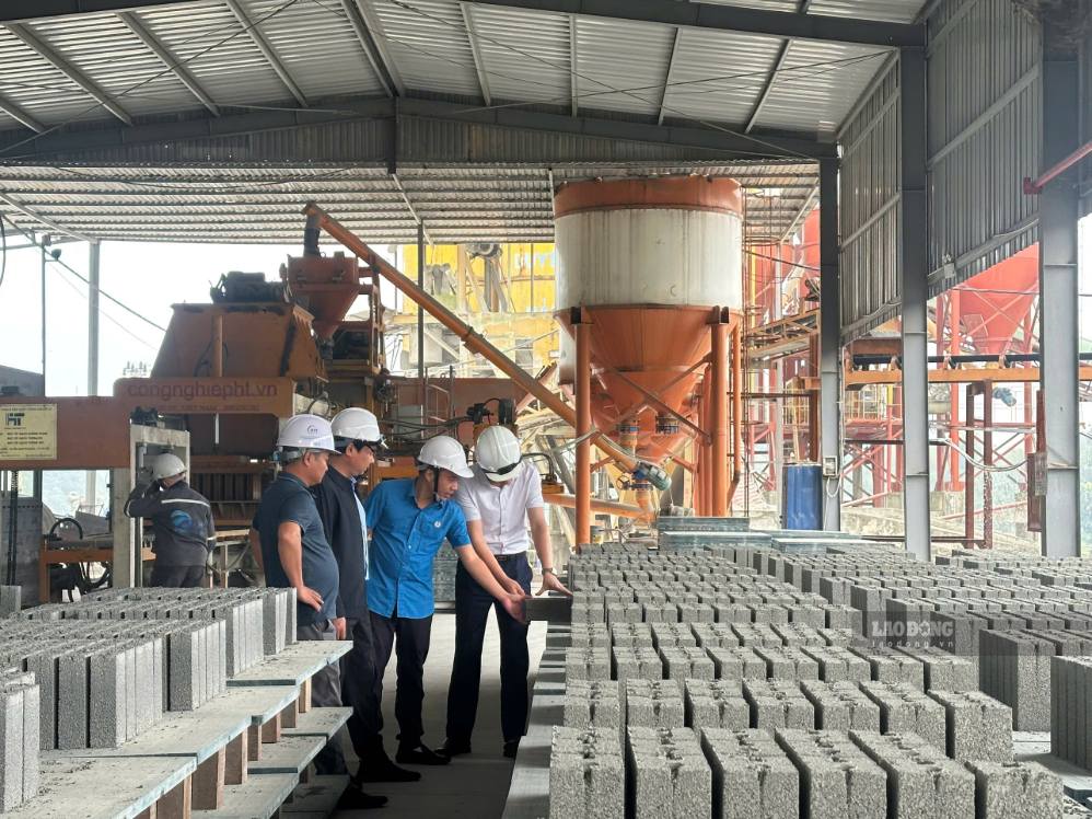 Lào Cai lấy người lao động làm nền tảng nâng sức hút đầu tư. Ảnh: Bảo Nguyên