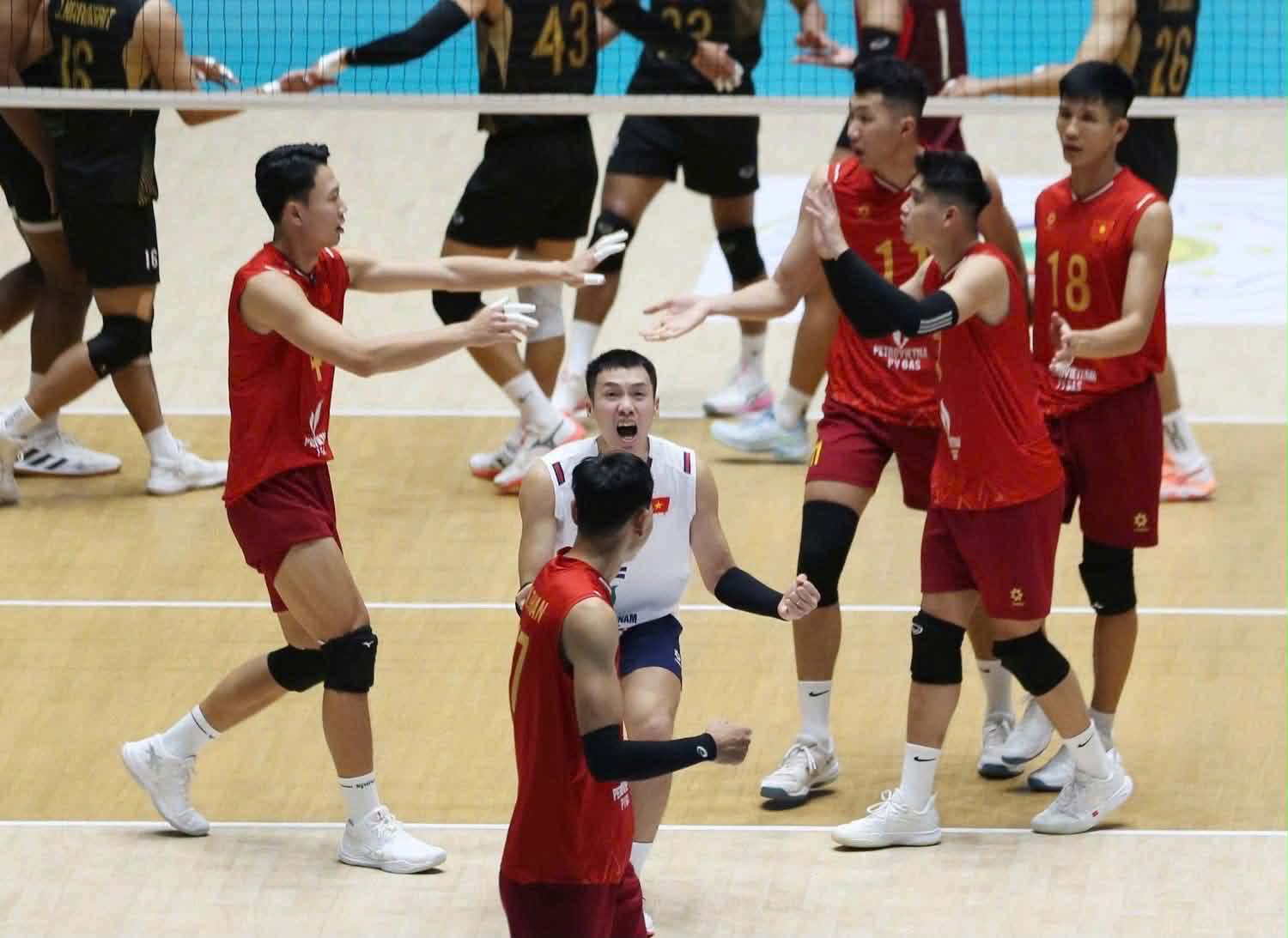 Vietnamese men's volleyball team meets Thailand again in the third-place match of SEA V.League 2026. Photo: VFV