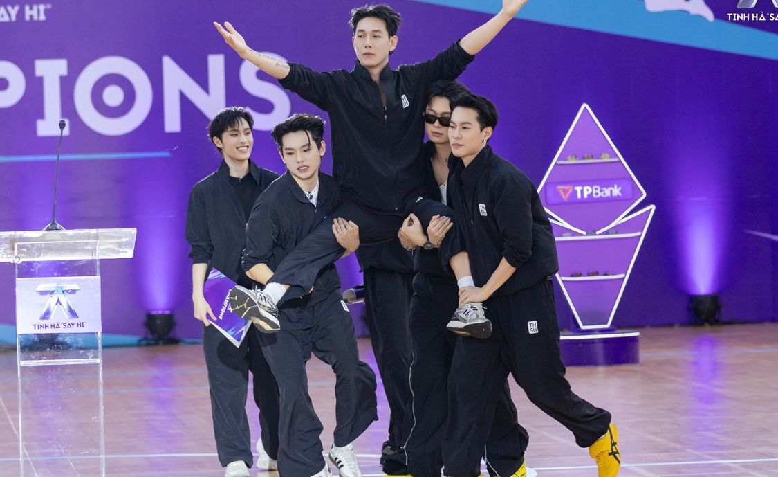 Các anh trai tham vòng lập đội. Ảnh: Nhà sản xuất show.