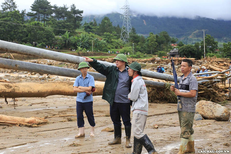 Chủ tịch UBND tỉnh Lai Châu Hà Quang Trung có mặt tại hiện trường để chỉ đạo công tác khắc phục hậu quả thiên tai. Ảnh: Cổng TTĐT tỉnh Lai Châu