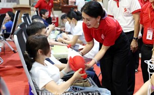Hành trình đỏ Lạng Sơn tiếp nhận 955 đơn vị máu trong ngày khai mạc