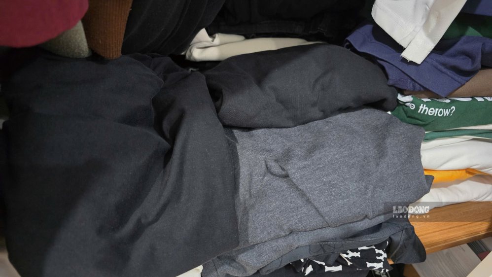 Old clothes and unnecessary items are the reasons why the house is always messy and lacks neatness. Photo: Tuan Dat