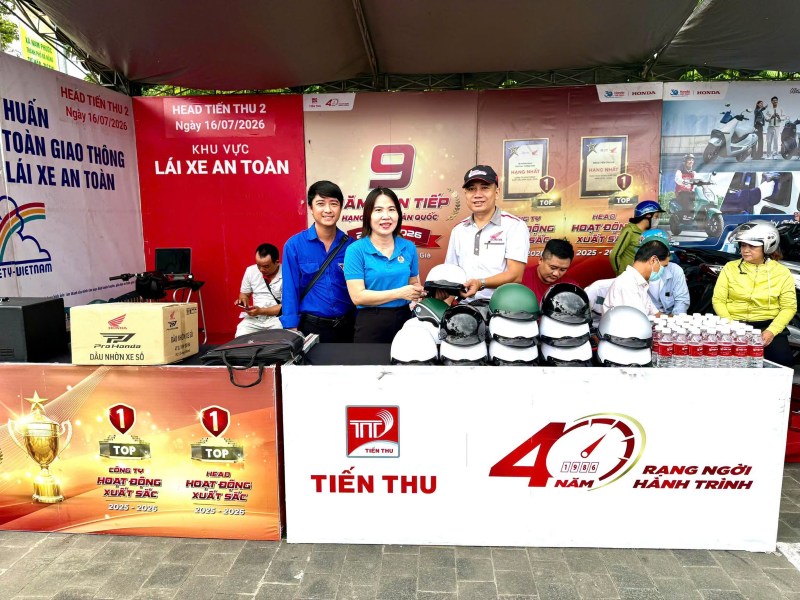 Nam Phuoc Trade Union, Da Nang propagates and brings traffic safety culture to workers. Photo: Nam Phuoc Trade Union