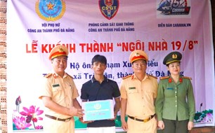 Công an Đà Nẵng trao mái ấm cho hộ nghèo miền núi