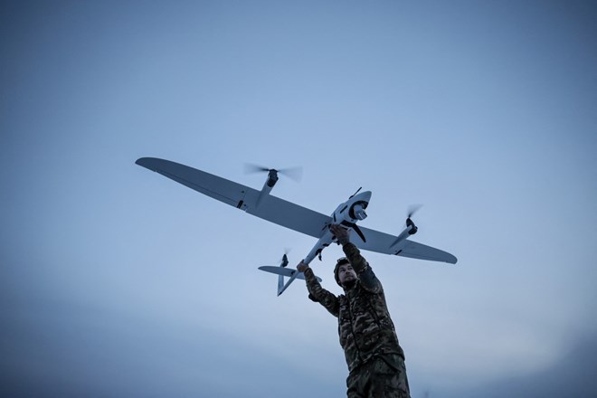 Ukrainian soldiers operate UAVs to attack Russian troops. Photo: AFP