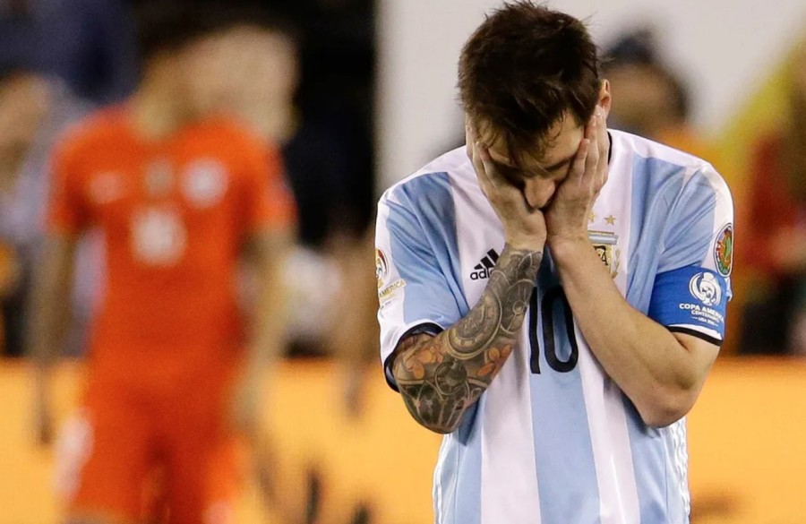 Hace 10 años, Lionel Messi pasó la noche más oscura y decepcionante de su carrera. Foto: FIFA