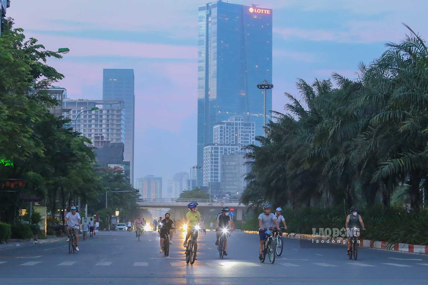 Many people do not know the fine level for cyclists running red and yellow lights. Photo: The Ky.
