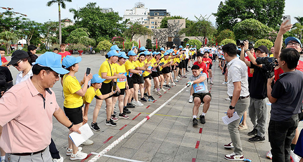 Hào hứng giải kéo co tại Cung Lao động Hữu nghị Việt Tiệp. Ảnh: Cổng TTĐT Hải Phòng