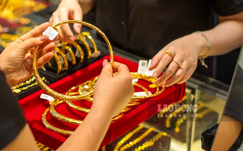 Cập nhật giá vàng sáng 20.7: Đối diện nguy cơ sụt giảm