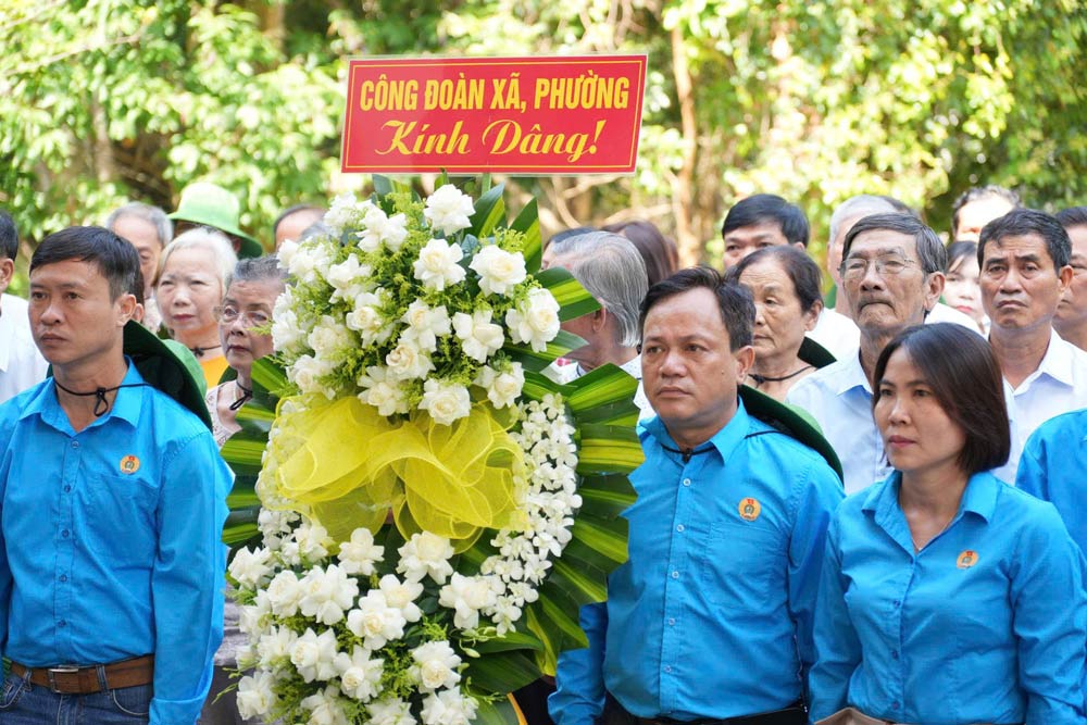 Nam Phuoc Commune Trade Union (Da Nang) organizes a meeting to express gratitude to generations of Trade Union officials on Traditional Day July 28. Photo provided by Nam Phuoc Trade Union