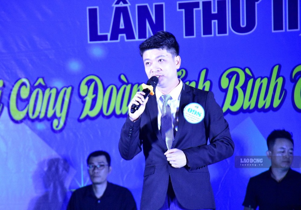 A singing contest organized by the trade union in Lam Dong. Photo: Duy Tuan