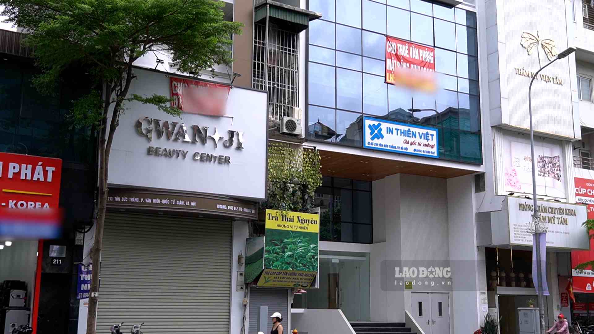 Many "golden land" locations in Hanoi hang signs for extended rent.