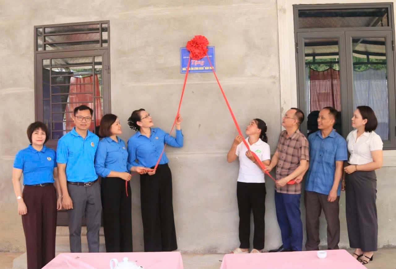 Các đại biểu dự lễ khánh thành. Ảnh: Công đoàn Thái Nguyên