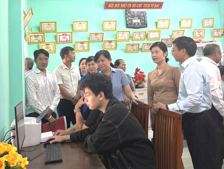 Digital cultural house" helps people easily access technology. Photo: Provided by An Cuu Ward People's Committee.
