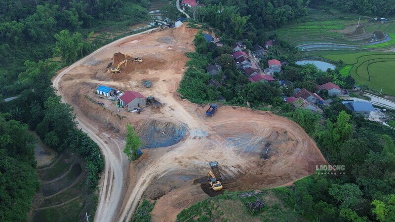 The resettlement area serving the Dong Dang - Tra Linh expressway is still in the process of implementation. Photo: Khanh Linh
