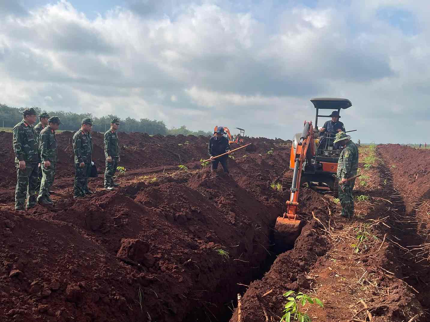 Mở rộng phạm vi tìm kiếm hài cốt liệt sĩ ở xã Minh Đức, thành phố Đồng Nai. Ảnh: Bộ Chỉ huy quân sự thành phố Đồng Nai