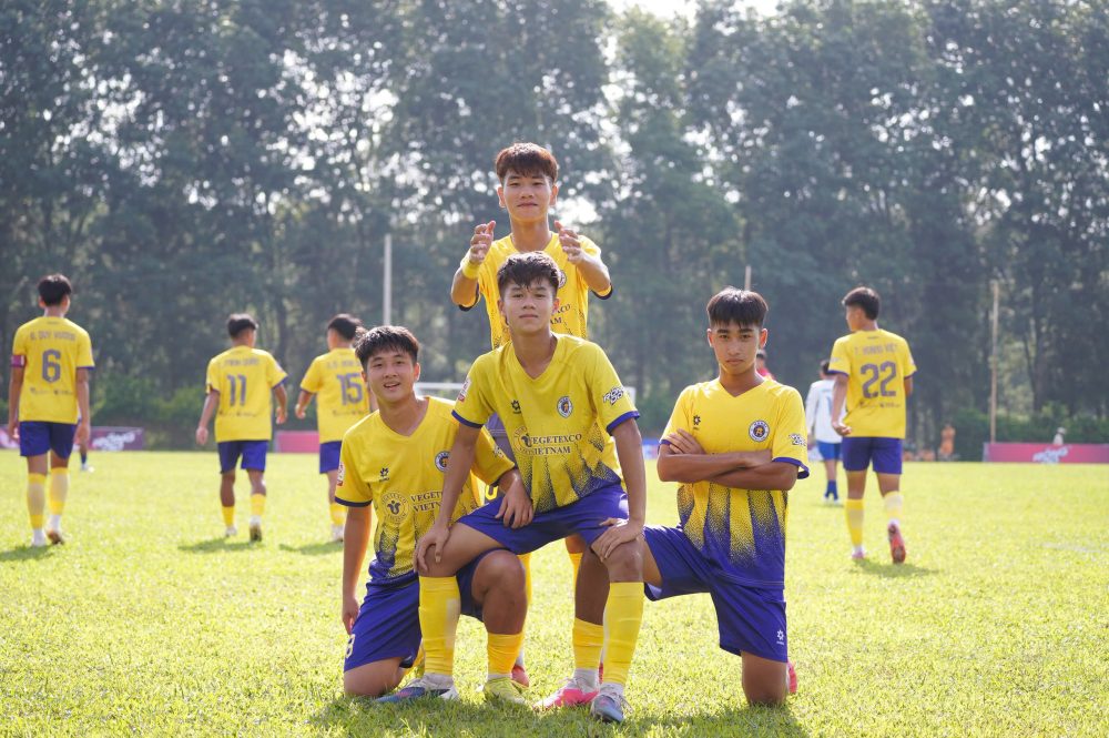 U17 하노이는 2026년 U17 전국 축구 선수권 대회 - 붉은 용 컵 결승 8강 진출권을 획득한 최초의 팀이 되었습니다. 사진: VFF