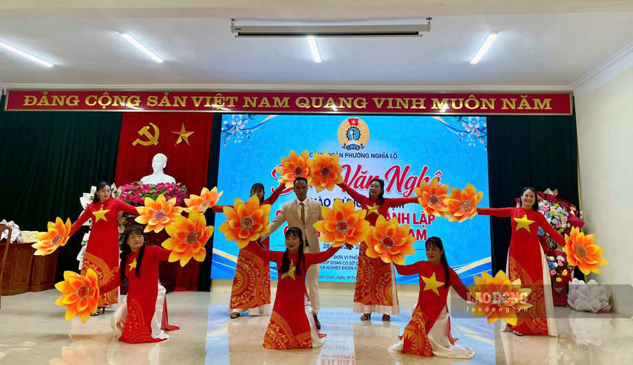 The art night was held at the Political Center of Van Chan commune, Lao Cai province. Photo: Vuong Anh