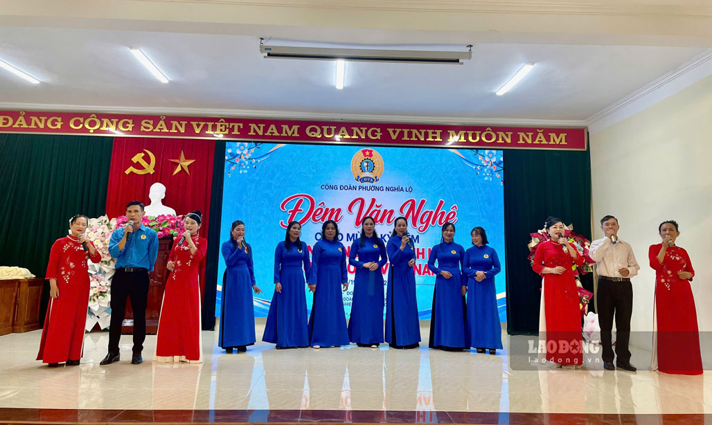 Sôi nổi đêm văn nghệ chào mừng Ngày thành lập Công đoàn Việt Nam tại Nghĩa Lộ. Ảnh: An Vi