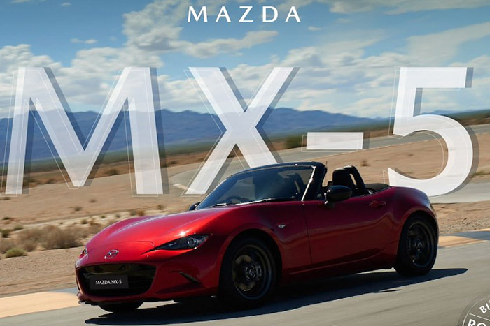Mazda MX-5 manual transmission version has just been handed over in Vietnam, targeting customers who love pure driving feelings. Photo: Mazda Vietnam