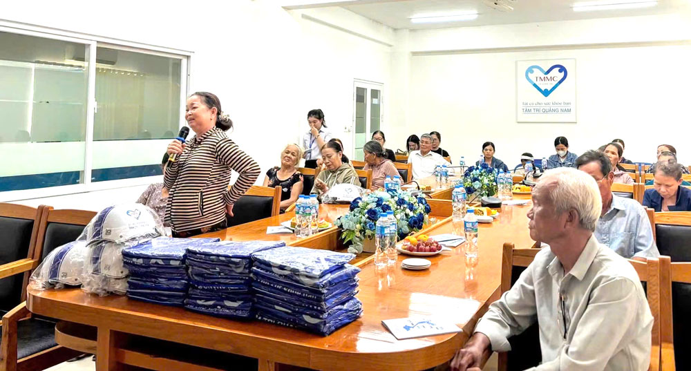 Tam Tri Quang Nam General Hospital (Da Nang) organizes a community health workshop with the theme "Free consultation on musculoskeletal diseases". Photo: Nam Phuoc Trade Union provided