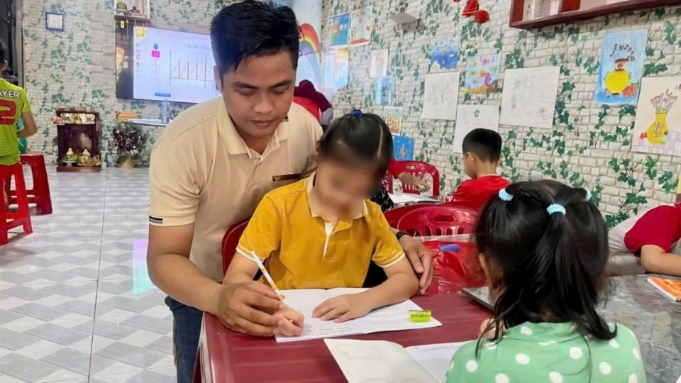 Lớp học hè miễn phí không chỉ dạy kiến thức mà còn nuôi dưỡng kỹ năng và ước mơ. Ảnh: Hoàng Lộc