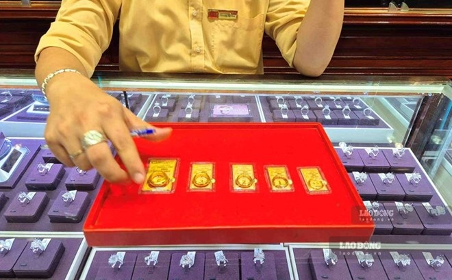 World gold prices recovered strongly as US jobs data weakened compared to forecasts, reducing expectations that the Fed will soon tighten monetary policy. Photo: Phan Anh