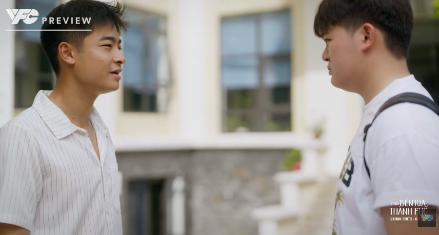 Mẹ con Khuê tha thứ cho Cương. Ảnh: VFC.
