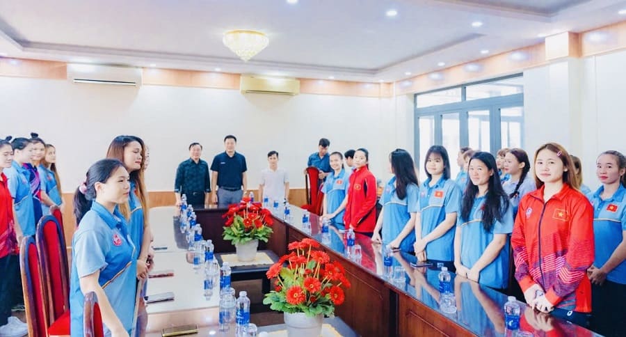 Leaders of the Vietnam Boxing Federation met and encouraged the boxers before going to Indonesia to compete. Photo: Vietnam Boxing Federation