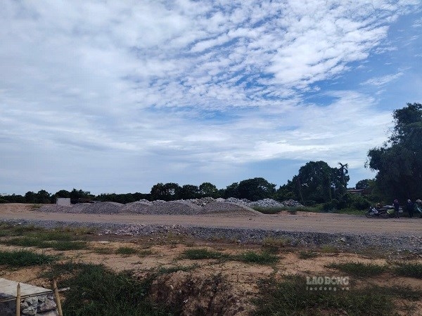 According to the People's Committee of O Dien commune, when statistics were collected and reviewed for reporting, the commune mistook the land type code ODT. Photo: Xuyen Dong