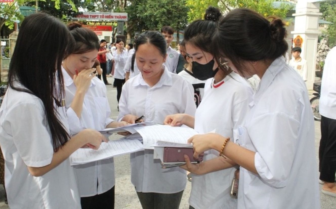Thanh Hoa students after the high school graduation exam. Photo: Tran Lam