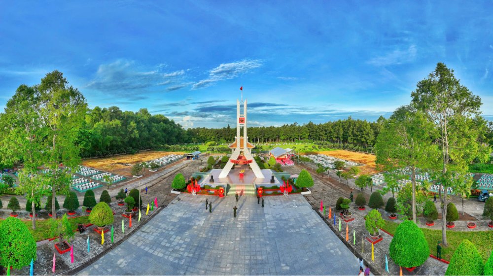 Nghĩa trang Liệt sĩ Châu Phú, xã Vĩnh Thạnh Trung (An Giang). Ảnh: Phương Vũ