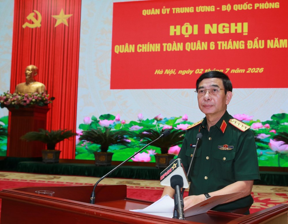 Đại tướng Phan Văn Giang quán triệt nhiều nội dung, trong đó có xây dựng chính quy, quản lý kỷ luật, xây dựng Đảng bộ Quân đội. Ảnh: TTXVN