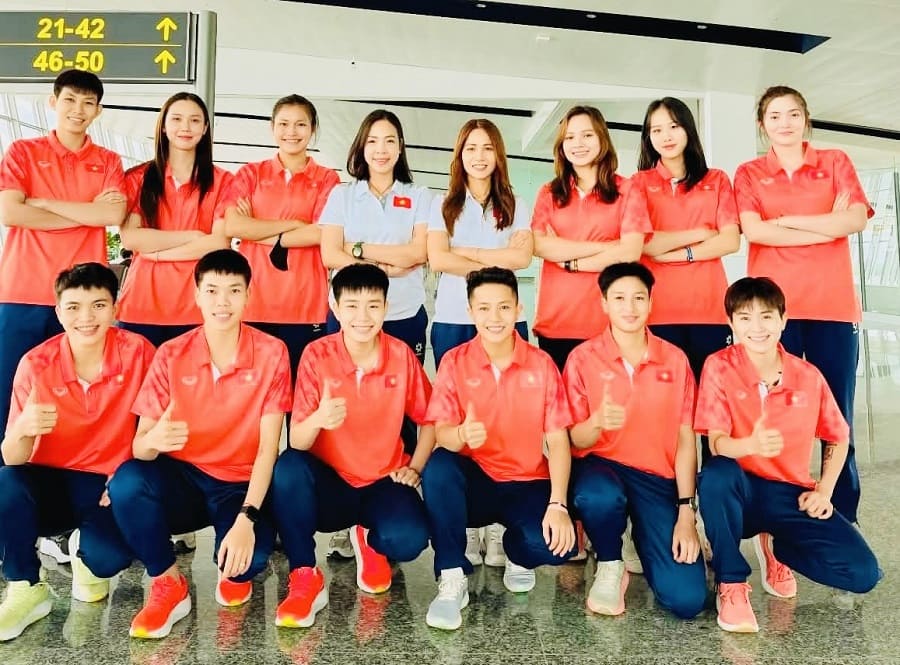 L'équipe vietnamienne féminine de sepak takraw se rend en Thaïlande pour s'entraîner. Photo: Thai Xuan