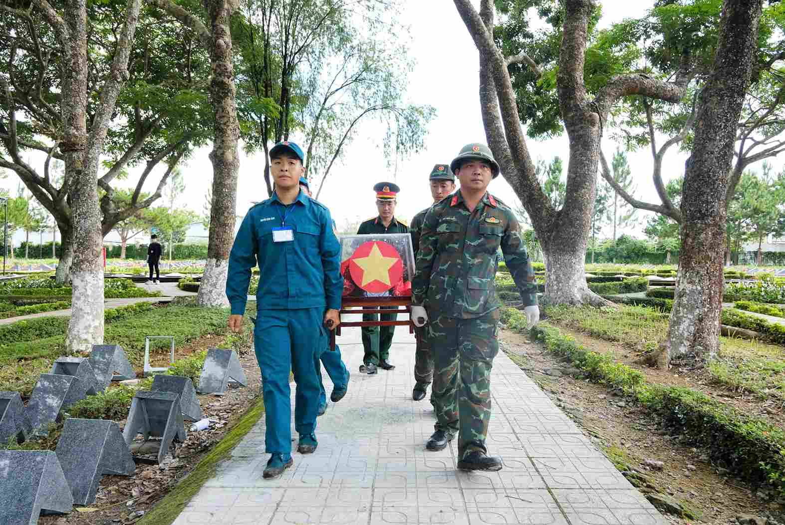 Forces move martyrs' remains to a separate sampling area. Photo: Than Hy