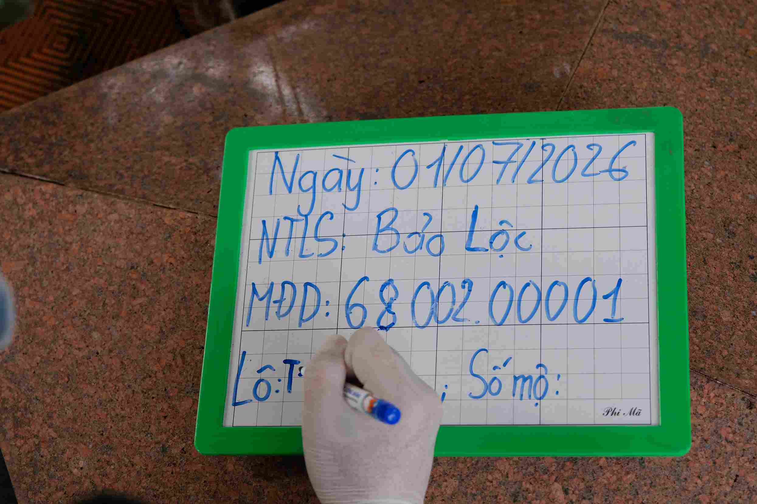 Việc cập nhật dữ liệu số hóa hiện trường được các lực lượng triển khai cẩn thận, chu đáo. Ảnh: Hoài Thanh 