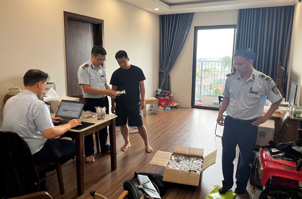 Hà Nội: Phát hiện hơn 5.000 sản phẩm mực in giả mạo nhãn hiệu Epson và Canon. Ảnh: QLTT