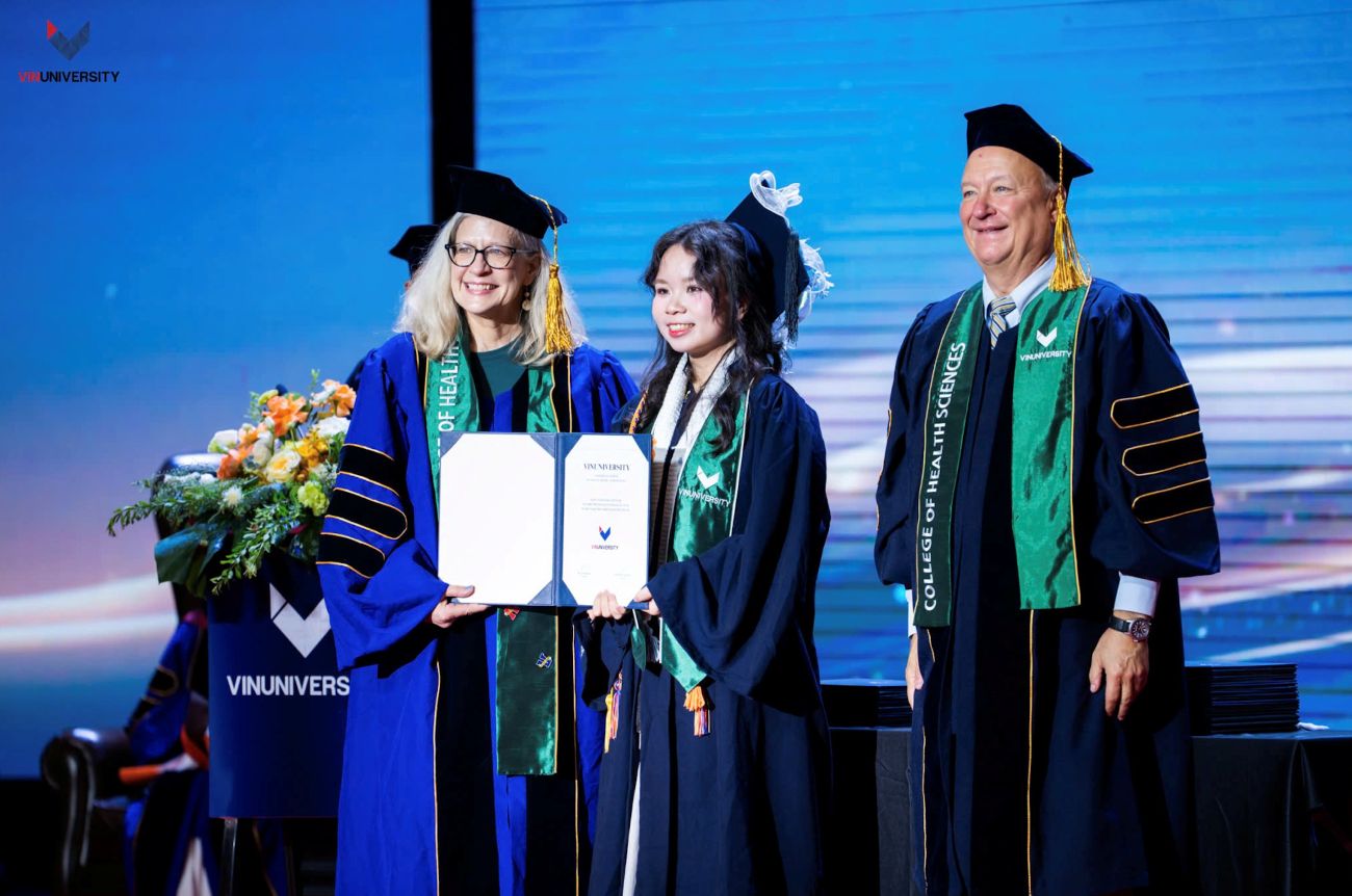 リュウ・バオ・リンは、6月27日にVinUni大学で開催された卒業式で輝いています。写真:VinUni